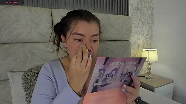 leilapons online show from 10-21-25, 07:57