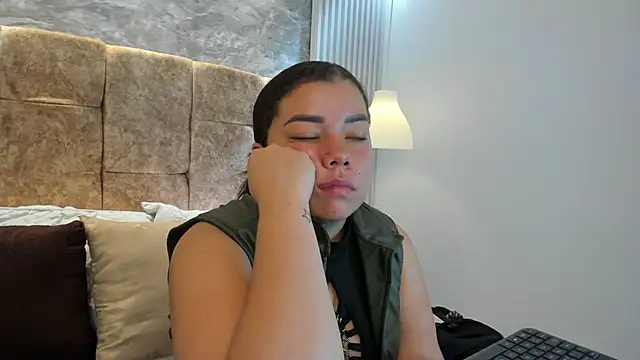 leilapons online show from 10-25-25, 06:52