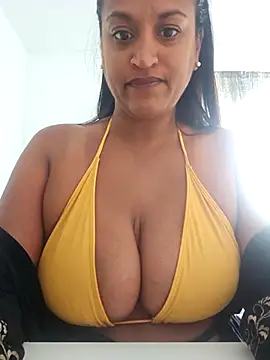 Snapshot of Busty_AriaX chatting on 09-24-25, 07:37 Busty AriaX online show from 09-24-25, 07:37