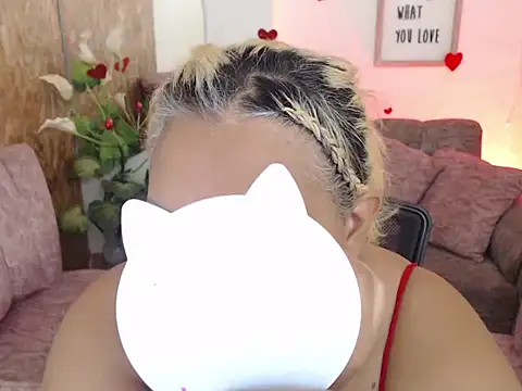 Snapshot of laleska_montenegro chatting on 12-22-25, 04:01 laleska montenegro online show from 12-22-25, 04:01