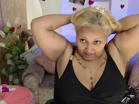 Snapshot of laleska_montenegro chatting on 11-25-25, 04:24 laleska montenegro online show from 11-25-25, 04:24