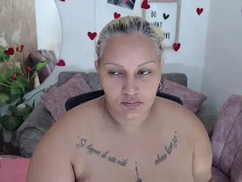 Snapshot of laleska_montenegro chatting on 12-18-25, 04:17 laleska montenegro online show from 12-18-25, 04:17