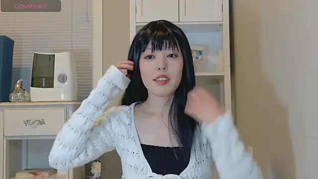 Nana with online show from 10-25-25, 01:05