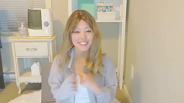 Nana with online show from 11-13-25, 02:04