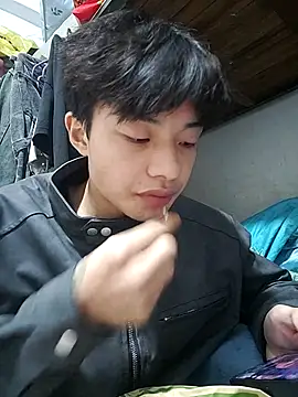 Snapshot of junjun1189 chatting on 11-10-25, 12:15 junjun1189 online show from 11-10-25, 12:15