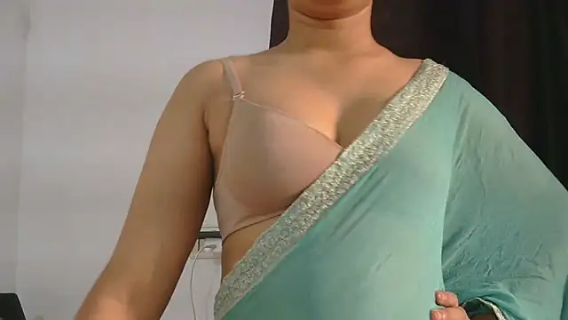 Snapshot of Cute-Bacchi chatting on 09-26-25, 01:34 Cute-Bacchi online show from 09-26-25, 01:34
