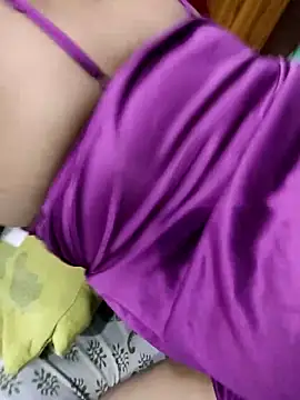 Snapshot of hotti-rashmi chatting on 09-15-25, 05:24 hotti-rashmi online show from 09-15-25, 05:24