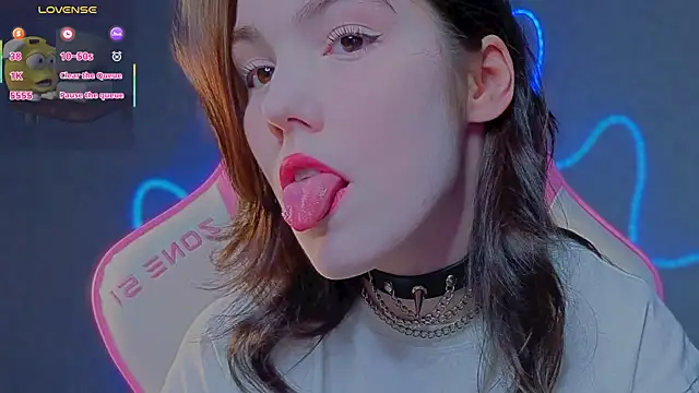 Snapshot of Sophie_SkyAngel chatting on 05-16-26, 01:15 Sophie SkyAngel online show from 05-16-26, 01:15