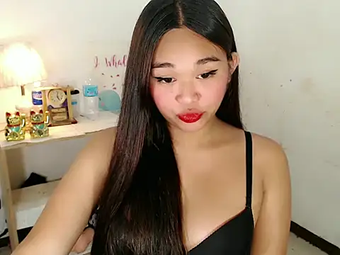 Snapshot of Malia_cummer chatting on 10-15-25, 10:18 Malia cummer online show from 10-15-25, 10:18