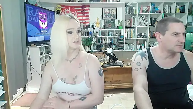 Snapshot of Barbieandteddy chatting on 06-15-26, 02:06 Barbieandteddy online show from 06-15-26, 02:06