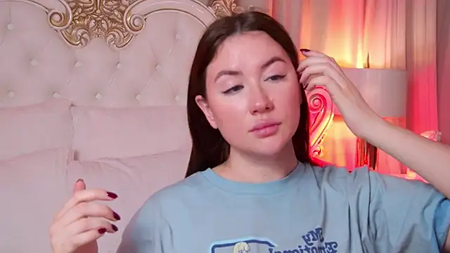 MeganStrain online show from 12-19-25, 03:32