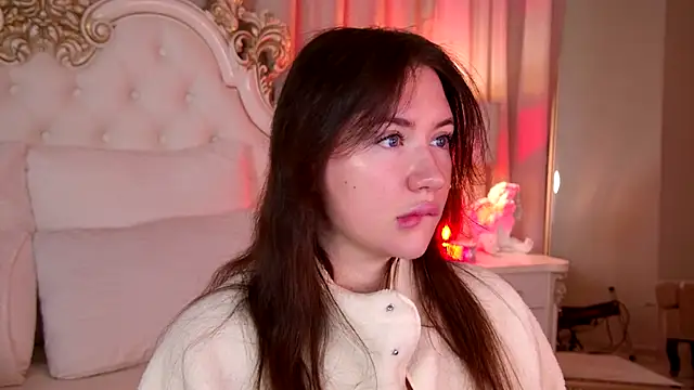 MeganStrain online show from 12-17-25, 03:33