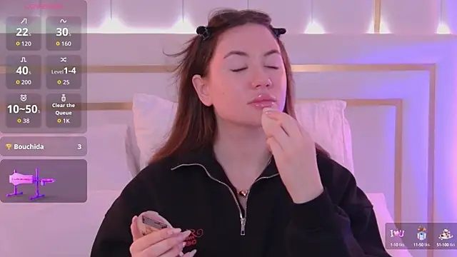 MeganStrain online show from 10-04-25, 03:30