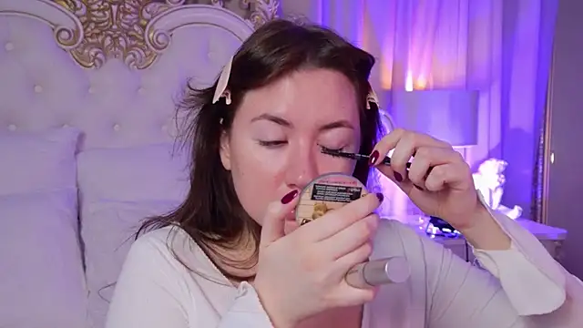 MeganStrain online show from 12-04-25, 03:16