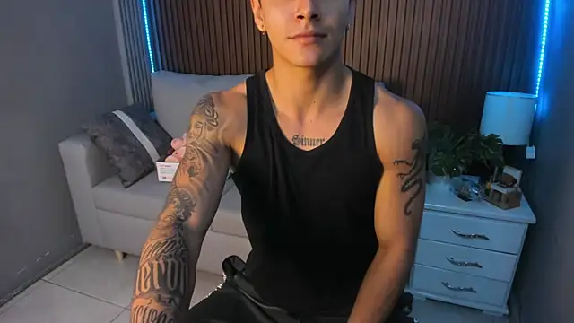 Snapshot of Leo_santoro chatting on 09-11-25, 01:11 Leo santoro online show from 09-11-25, 01:11