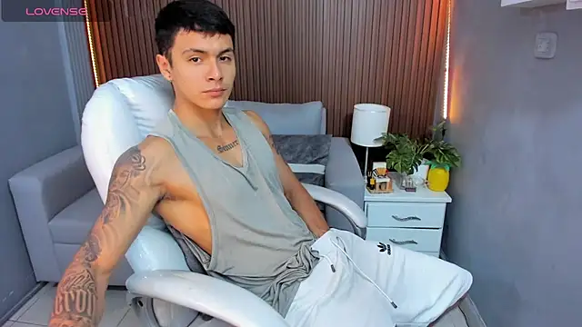 Leo santoro online show from 11-14-25, 01:59