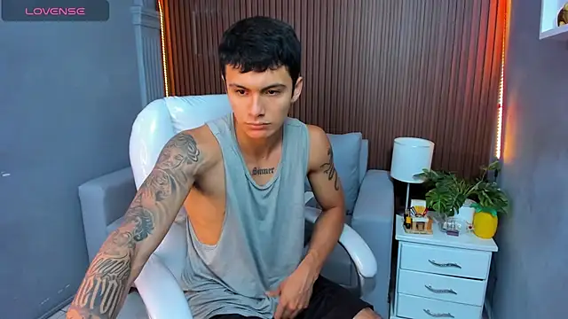 Leo santoro online show from 11-17-25, 02:43