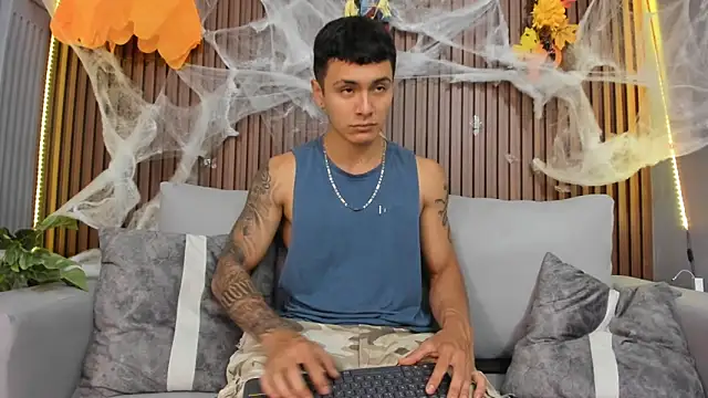 Leo santoro online show from 10-31-25, 01:41