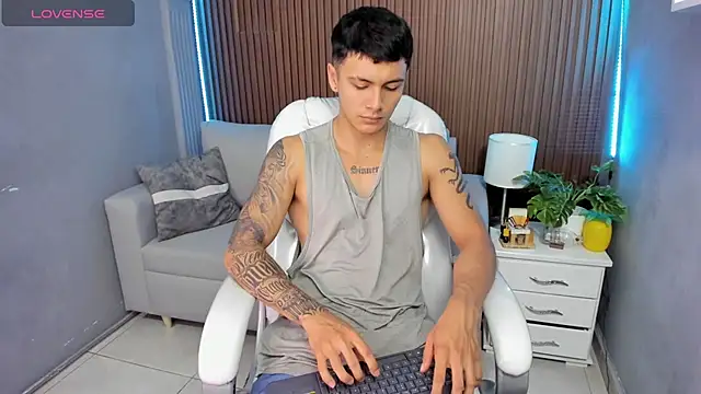 Leo santoro online show from 11-27-25, 01:11