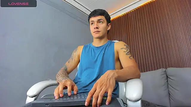 Leo santoro online show from 12-16-25, 02:43