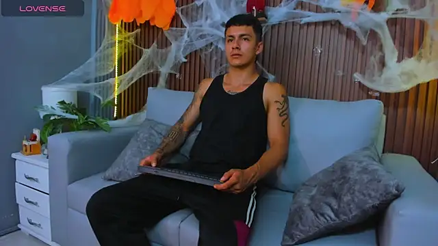 Leo santoro online show from 10-29-25, 03:55