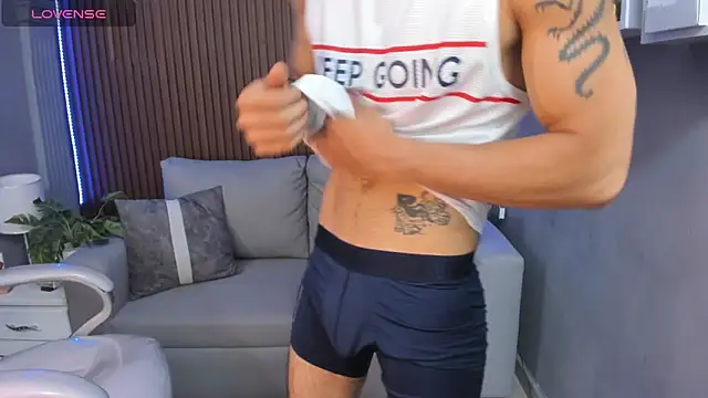 Leo santoro online show from 11-08-25, 03:26