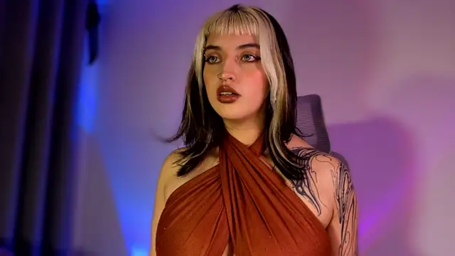 Snapshot of Blueee_cat chatting on 04-24-26, 03:41 Blueee cat online show from 04-24-26, 03:41