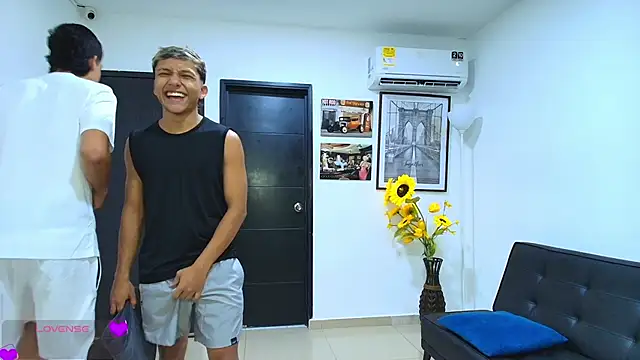 Bisexlifehot   online show from 04-10-26, 11:12