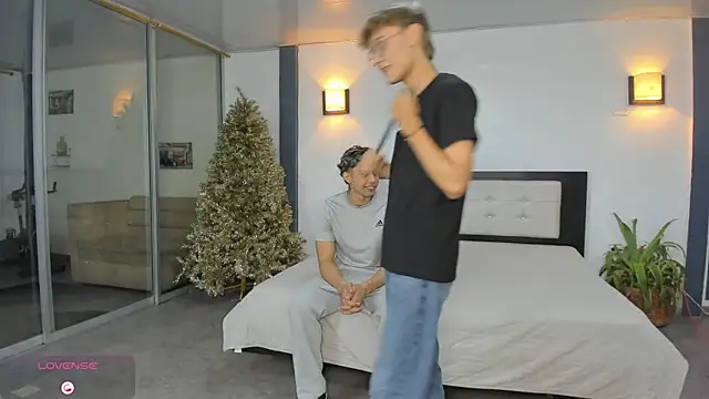 Bisexlifehot   online show from 11-24-25, 11:16