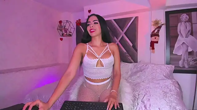 Snapshot of pocahontasweetss03 chatting on 11-13-25, 07:34 pocahontasweetss03 online show from 11-13-25, 07:34