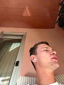 Snapshot of Italy_sex_boy chatting on 10-01-25, 12:09 Italy sex boy online show from 10-01-25, 12:09