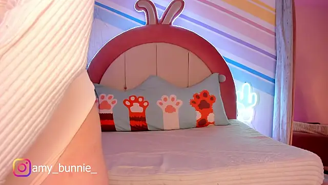 Amy Bunnie 18 online show from 09-16-25, 05:36