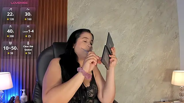 Snapshot of _Cris_Spicy_ chatting on 10-18-25, 05:37 Cris Spicy online show from 10-18-25, 05:37