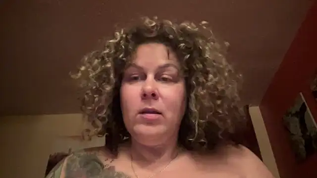 Snapshot of number1slut chatting on 06-05-26, 02:05 number1slut online show from 06-05-26, 02:05