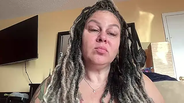 Snapshot of number1slut chatting on 05-13-26, 12:34 number1slut online show from 05-13-26, 12:34