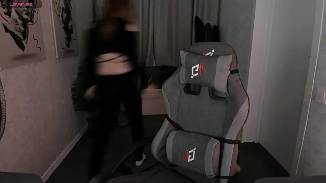 Lori Blossom online show from 02-27-26, 01:28