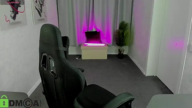 Snapshot of Lori_Blossom chatting on 09-25-25, 08:20 Lori Blossom online show from 09-25-25, 08:20