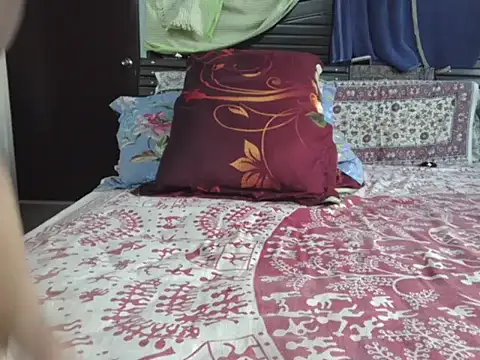 Snapshot of chaitanyaniharika chatting on 10-31-25, 10:45 chaitanyaniharika online show from 10-31-25, 10:45