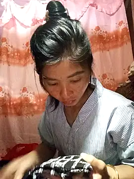 Snapshot of Phuongphuongg chatting on 09-23-25, 01:34 Phuongphuongg online show from 09-23-25, 01:34