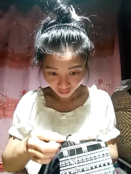 Snapshot of Phuongphuongg chatting on 09-27-25, 02:12 Phuongphuongg online show from 09-27-25, 02:12
