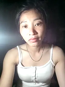 Snapshot of Phuongphuongg chatting on 10-18-25, 01:35 Phuongphuongg online show from 10-18-25, 01:35