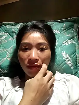 Snapshot of Phuongphuongg chatting on 10-19-25, 01:03 Phuongphuongg online show from 10-19-25, 01:03