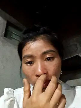 Snapshot of Phuongphuongg chatting on 10-17-25, 01:02 Phuongphuongg online show from 10-17-25, 01:02