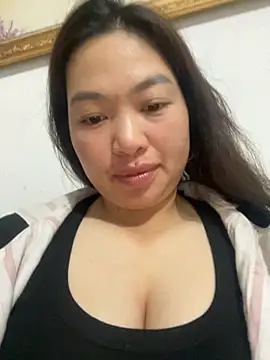 Snapshot of Nhung584 chatting on 09-26-25, 12:12 Nhung584 online show from 09-26-25, 12:12