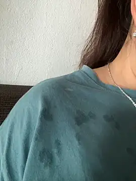 Snapshot of Nhung584 chatting on 09-19-25, 11:31 Nhung584 online show from 09-19-25, 11:31