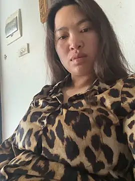 Snapshot of Nhung584 chatting on 10-19-25, 12:13 Nhung584 online show from 10-19-25, 12:13