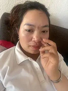 Snapshot of Nhung584 chatting on 10-11-25, 05:41 Nhung584 online show from 10-11-25, 05:41