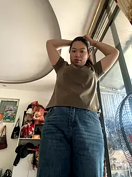 Snapshot of Nhung584 chatting on 09-10-25, 02:21 Nhung584 online show from 09-10-25, 02:21