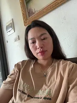 Snapshot of Nhung584 chatting on 09-22-25, 02:17 Nhung584 online show from 09-22-25, 02:17