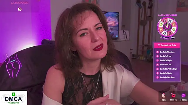 Snapshot of Witch_in_Silk chatting on 10-04-25, 06:20 Witch in Silk online show from 10-04-25, 06:20